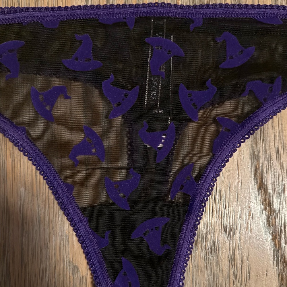NWT Victoria’s Secret Black Sheer Purple Witch Hats Halloween Thong Panty M